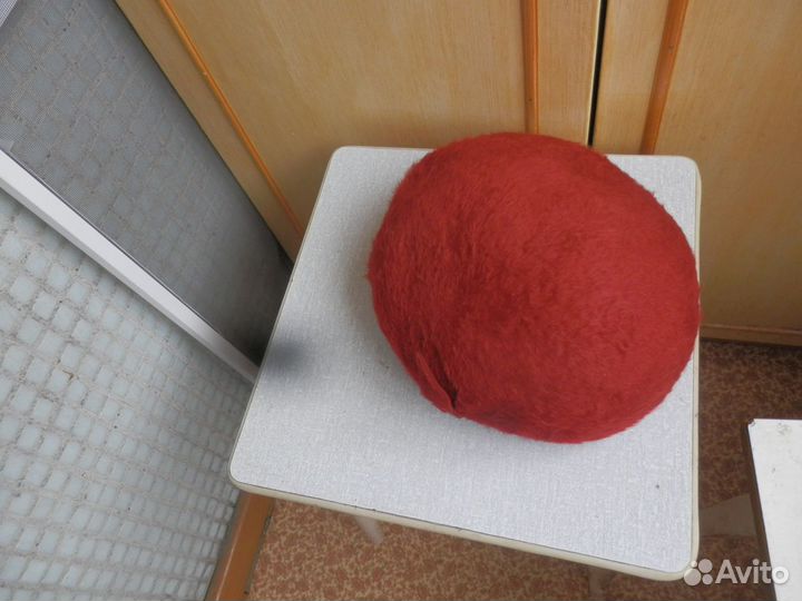 Женский берет 60х годов