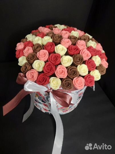 Шоколадные Розы - 51 шт в Шляпной Коробке