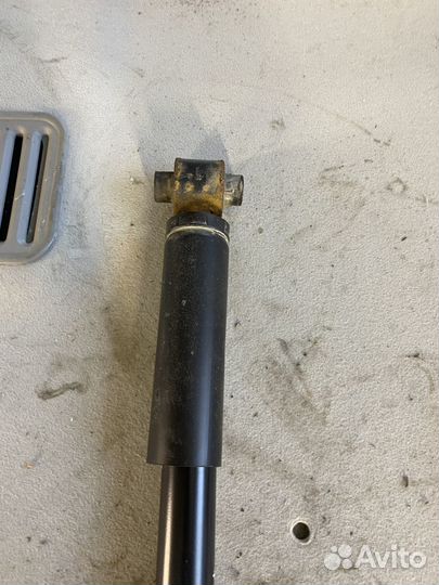 Амортизатор задний Renault Fluence I (2009–2013)