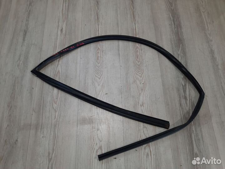 Уплотнитель перед проема стекла двери Hyundai sola