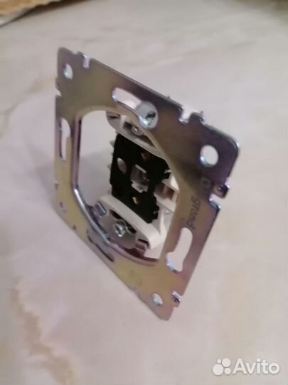 Розетка для внутреннего монтажа без заземления