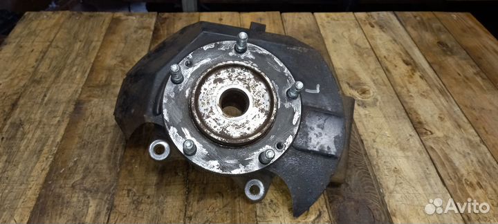 Кулак передний левый Kia Sorento BL