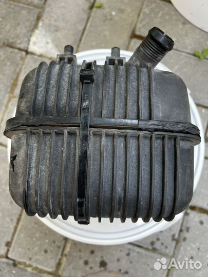 Резонатор воздушного фильтра, абсорбер audi A6 C7