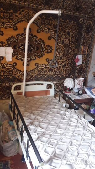 Кровать медицинская с подъемным механизмом