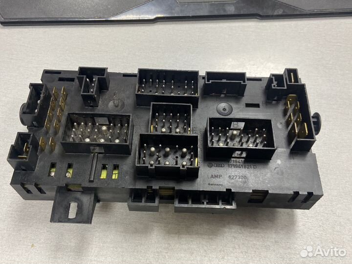 Блок предохранителей для Volkswagen Golf 2