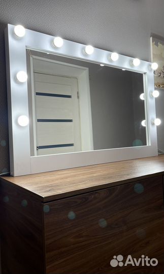 Зеркало с лампочками