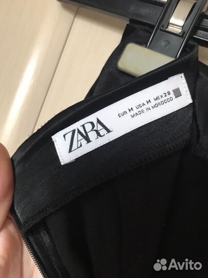 Черная атласная мини юбка с бахромой zara