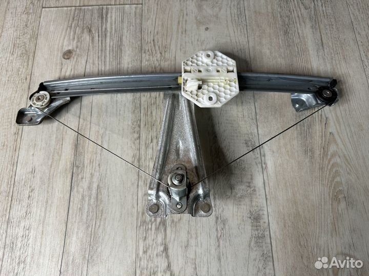 Стеклоподъемник задний правый Renault Logan 2