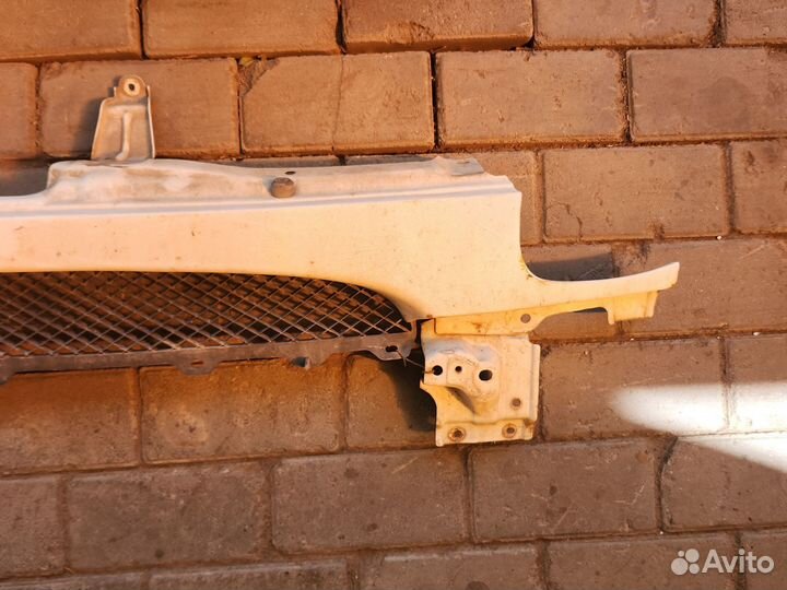 Планка меж фар тойота дуэт