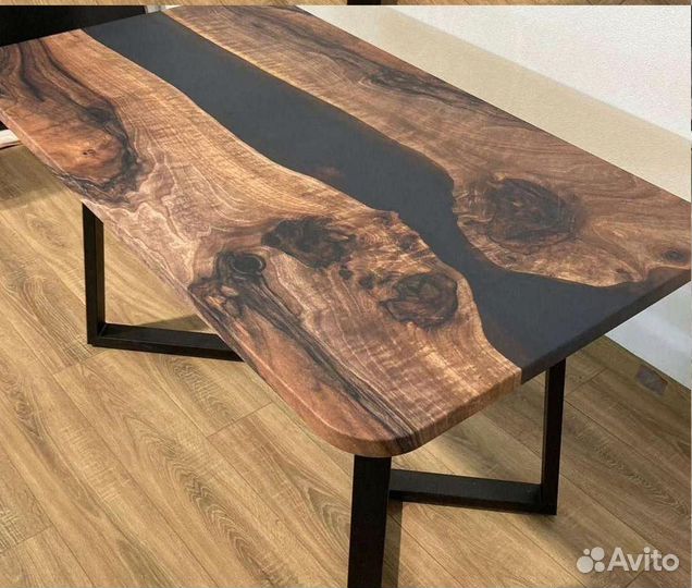 Компьютерный стол 'Honest Anger'