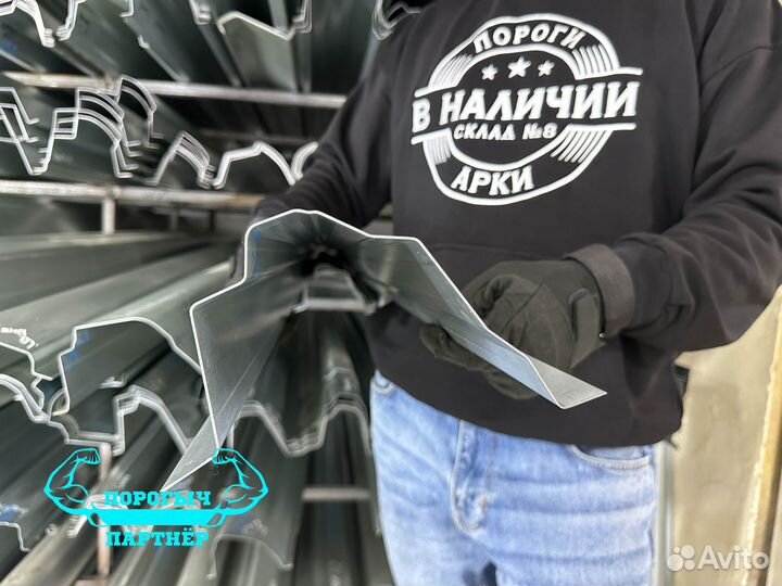 Порог Mitsubishi Outlander 1 кузовной правый