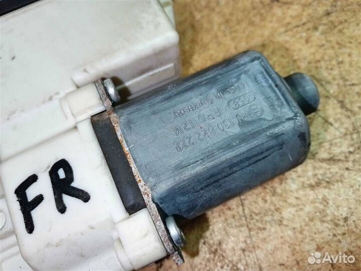 Моторчик стеклоподъемника двери передней правой B