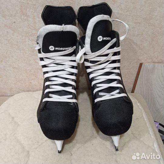 Коньки хоккейные