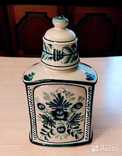 Предметы посуды Гжель