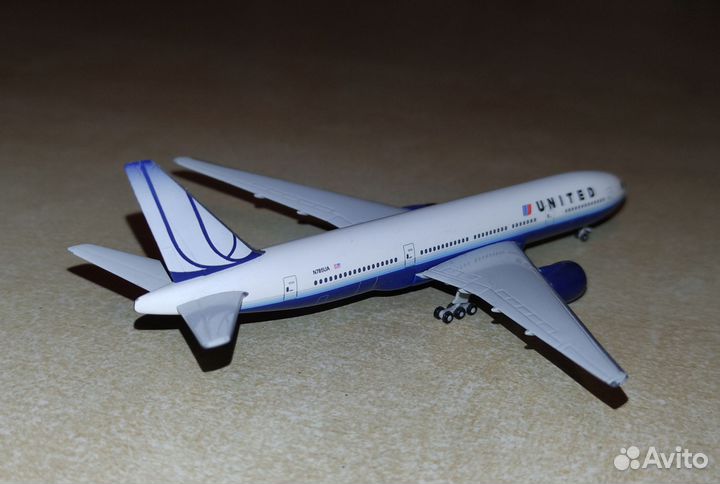 Модель самолета Herpa Boeing 777-200ER United