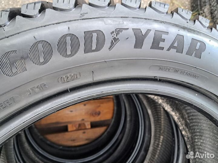 Goodyear UltraGrip Ice Arctic SUV 235/55 R19 106T