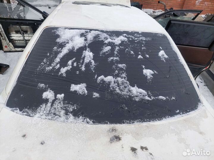 Стекло заднее Audi 100 C3