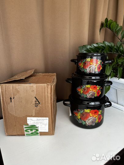 Набор эмалированных кастрюль новый
