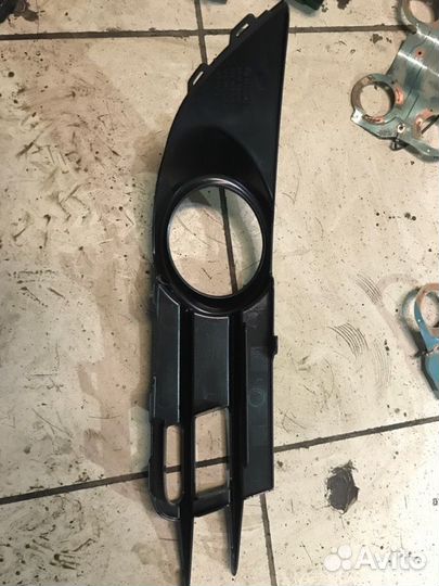 Накладка фары противотуманной лев. перед. Volkswag