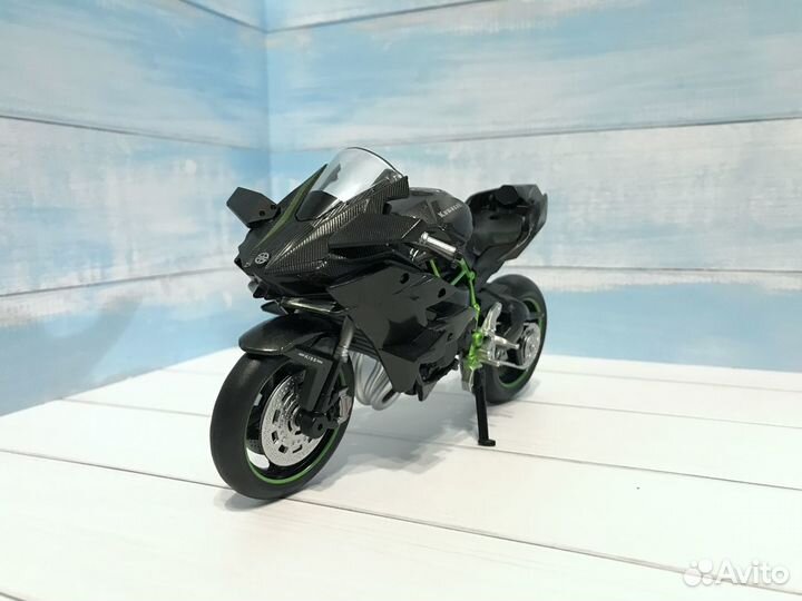 Модель мотоцикла Kawasaki H2R 1/12