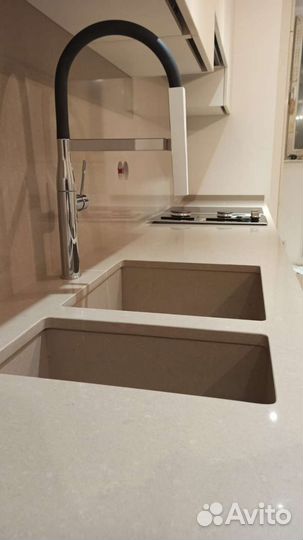 Столешница из кварцевого камня