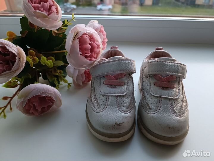 Кроссовки для девочки