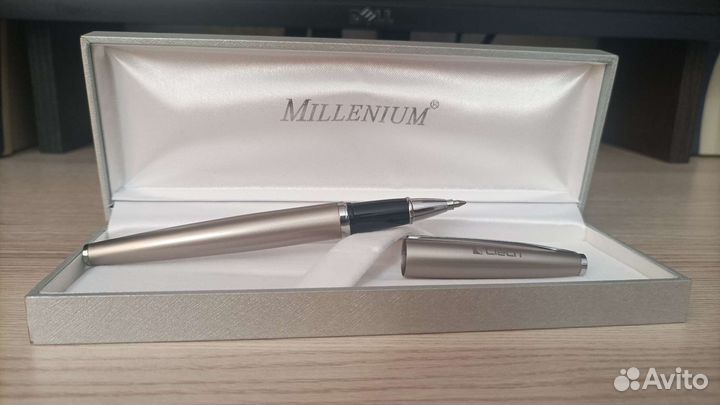 Набор ручек перьевая и шариковая для коллекции