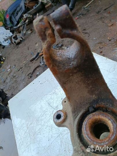 Поворотный кулак Правый Форд Фокус 2. 2007 г