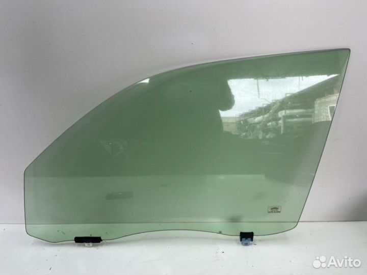 Стекло двери переднее левое Toyota Land Cruiser