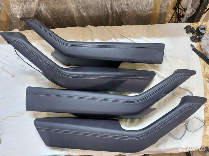 Подлокотник задней двери VW Passat B8