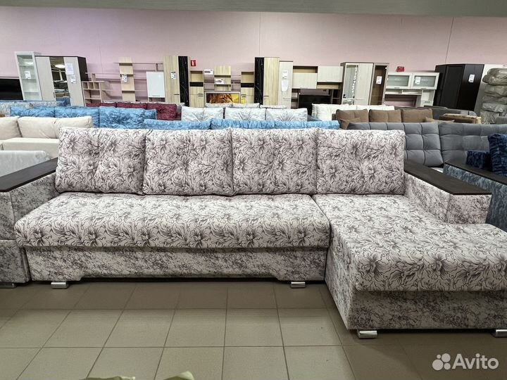Диван вместительный