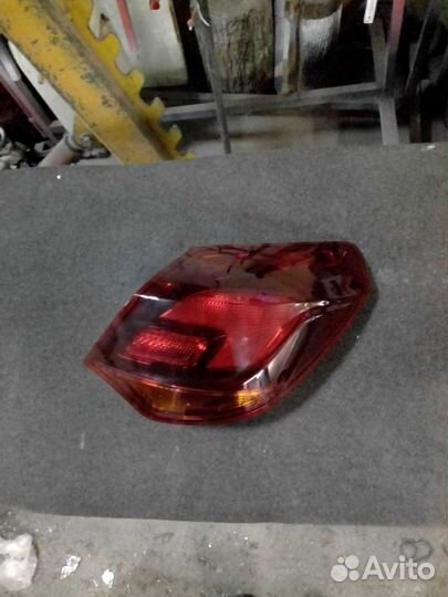 Фонарь задний правый Опель астра Джи J