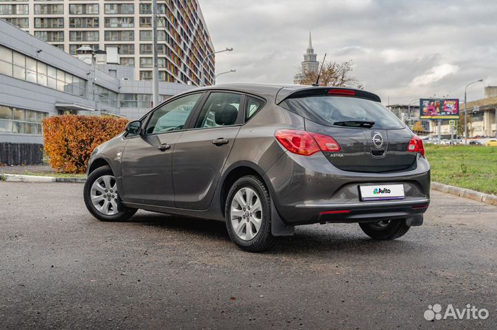 Opel Astra 1.6 МТ, 2014, 28 000 км