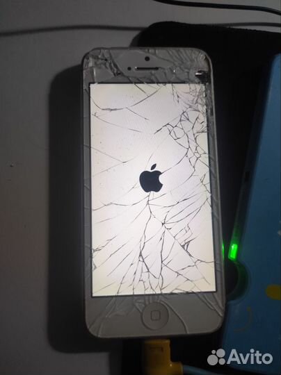 Телефон iPhone 5