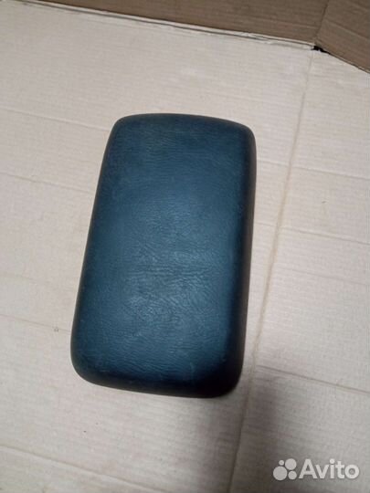 Toyota Avensis t22 крышка подлокотника