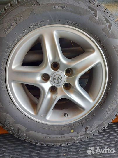 Bridgestone Blizzak DM-V2 215/70 R16