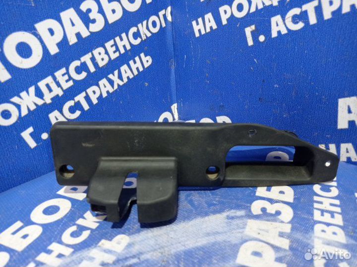 Накладка замка багажника Fiat Linea седан 198A4000