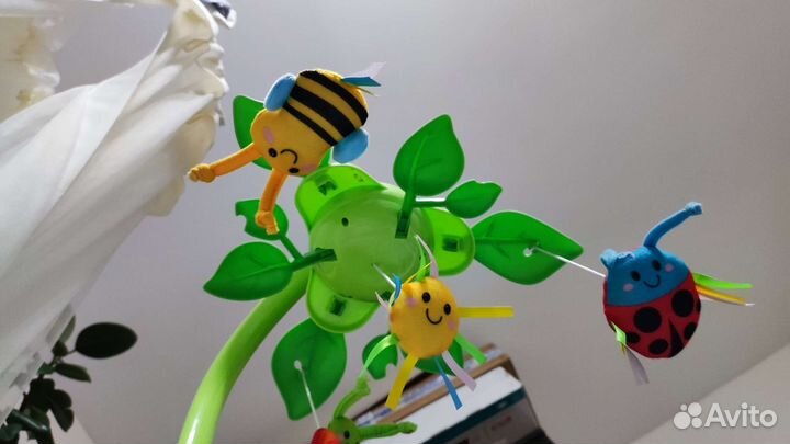 Музыкальный мобиль на кроватку