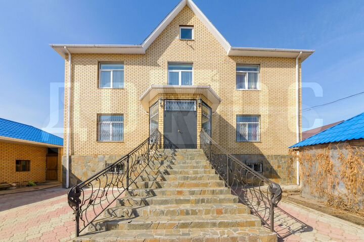 Коттедж 474 м² на участке 11 сот.