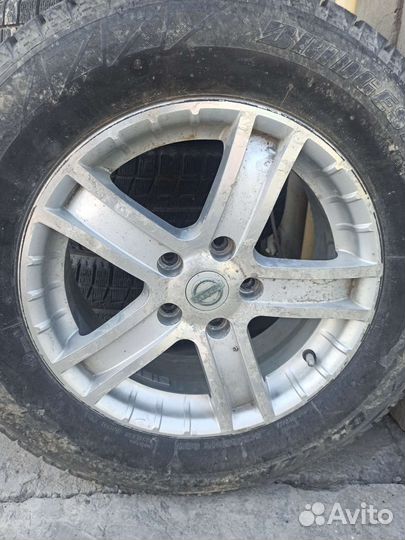 Bridgestone Blizzak Revo2 215/65 R16