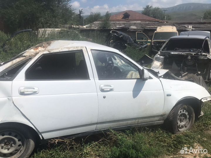 LADA priora разбор