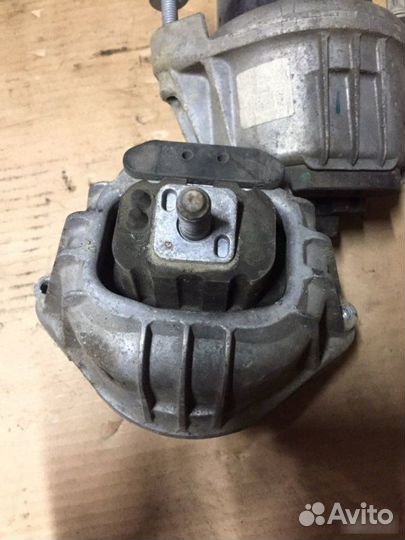 Подушка двигателя Bmw E81