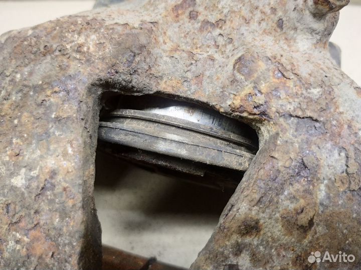 Суппорт передний левый Omega A 1986-1994