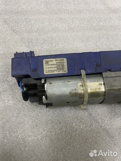 Мотор крышки багажника правый Ауди Ку5 8R