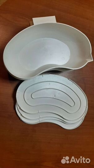 Лоток полимерный почкообразный с крышкой