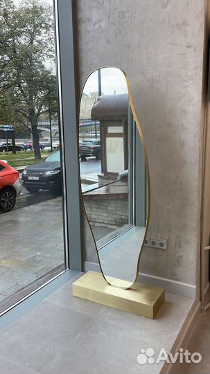 Зеркало на подставке латунное асимметричное