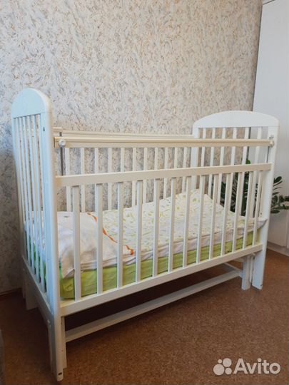 Детская кроватка с маятником + матрас