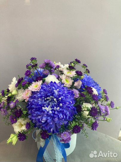 Цветочная композиция в синем оттенке