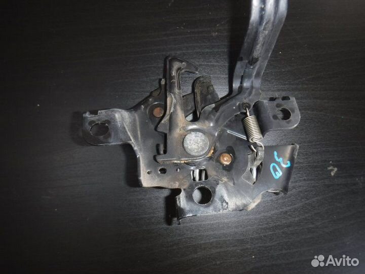 Замок капота Toyota Corolla 151 1ZR 2011