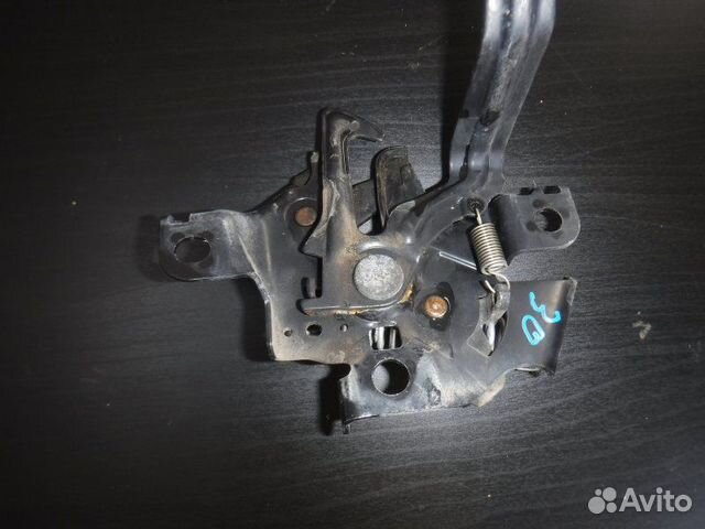 Замок капота Toyota Corolla 151 1ZR 2011